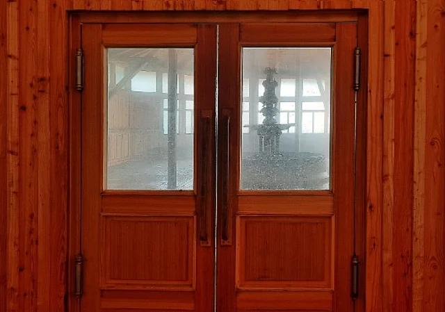 Tür zur Brunneninhalation Ostwand