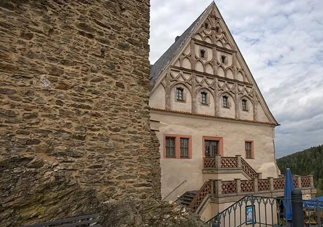 Südseite des Wohnflügels mit Schmuckgiebel