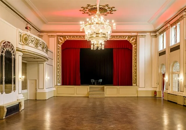 Parkhotel Weißer Hirsch, Ballsaal