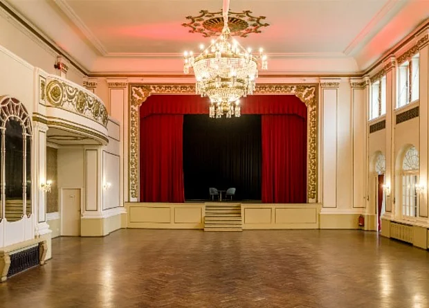 Parkhotel Weißer Hirsch, Ballsaal 