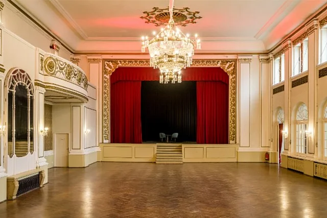 Parkhotel Weißer Hirsch, Ballsaal