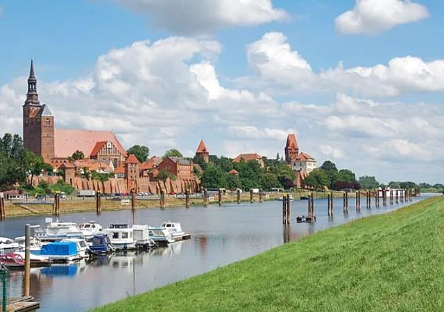 Tangermünde, Hafen und Stadtsilhouette