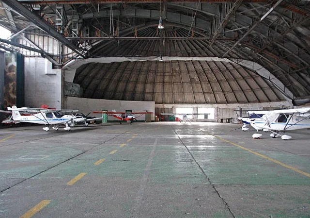 westlicher Hangar, innen