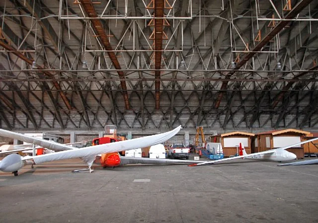 östlicher Hangar, innen