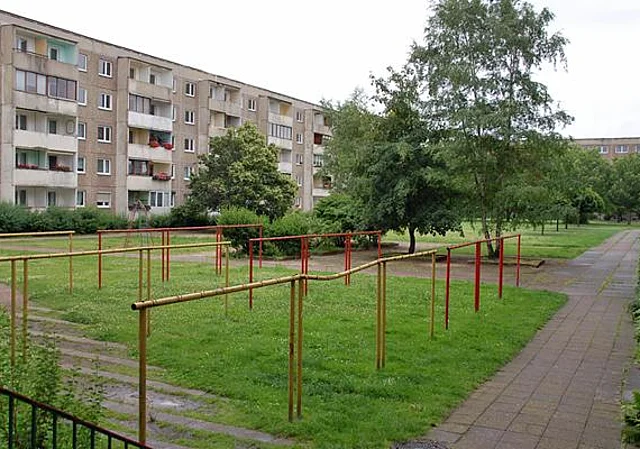 Innenhof Plattenbau