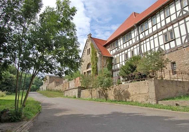 Südseite mit Abtei und Gästehaus