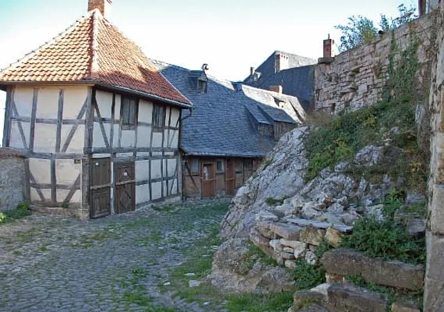 Nebenhof mit Handwerkerhäusern nach Nordost
