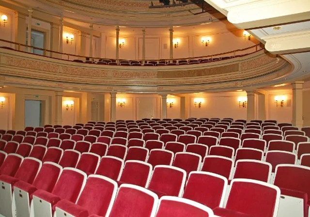 Carl-Maria-von-Weber Theater, Saal