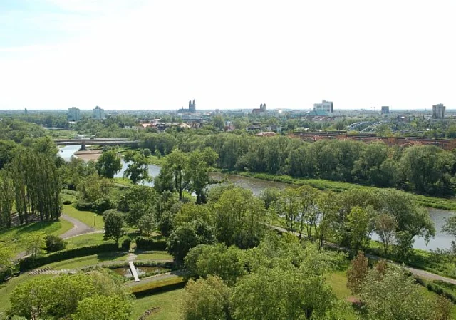 Jahrtausendturm, Blick zur Altstadt nach Südwest