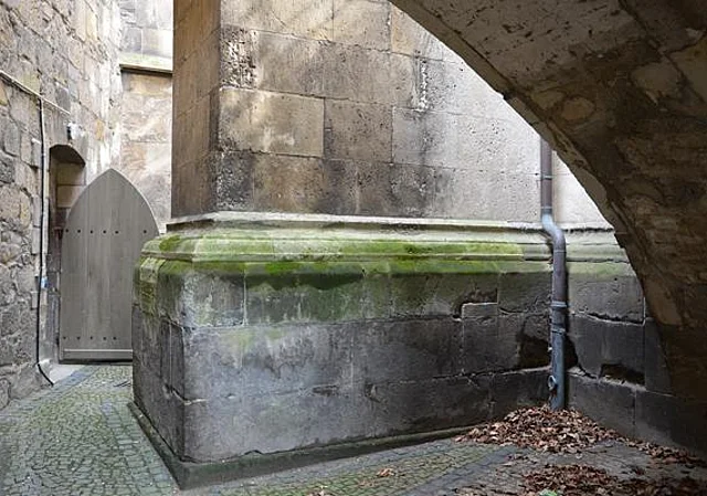 ehemaliger Aschegang zwischen Dom und Kreuzgang