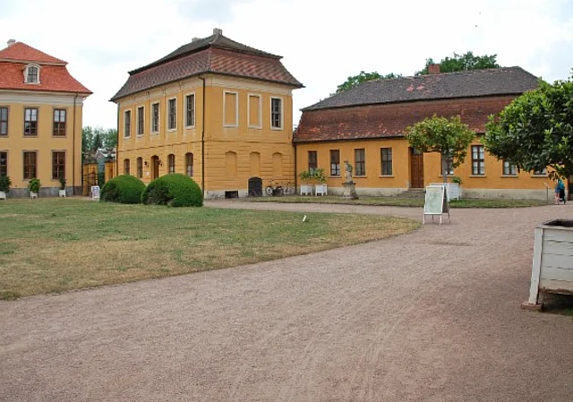 Schloss Mosigkau, Ehrenhof, Norden