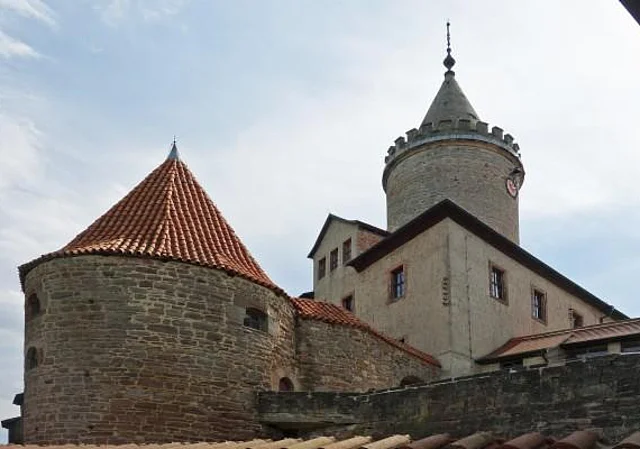 Kernburg mit Bergfried