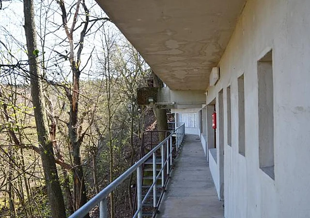 Garderoben, Osten