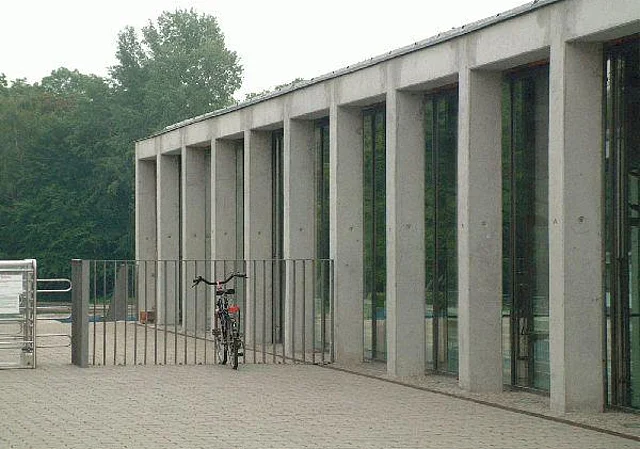Eingangsbereich Westseite