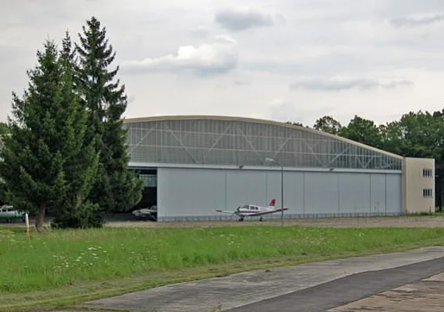 Flugzeughalle