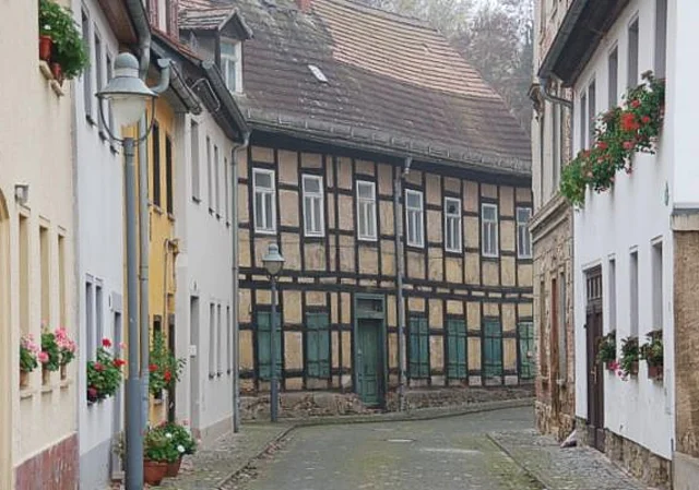Blick in die gegenüberliegende Steintraße nach Westen