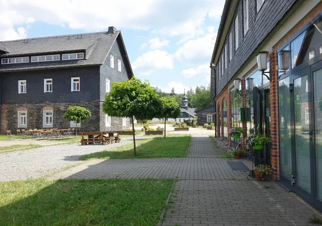 Hof zwischen Remise und Kaue