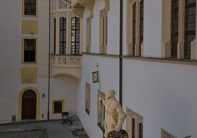Flügel B2/Flügel C mit nördlicher Standfigur (Kurfürst Johann Friedrich)