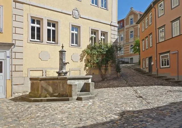 Kirchgasse mit Schloßaufgang VI und Fallada-Haus