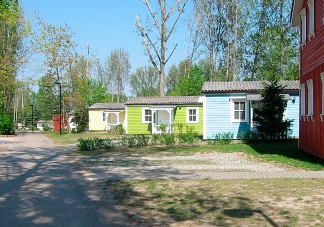 Kulkwitzer See, Bungalowstraße mit Ferienbungalows