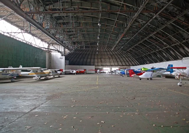 westlicher Hangar, innen