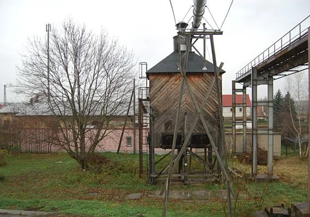 Hölzerner Spänebunker
