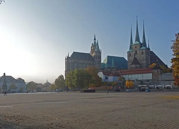 Blick zu Dom und Severikirche 