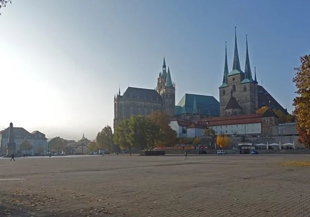 Blick zu Dom und Severikirche