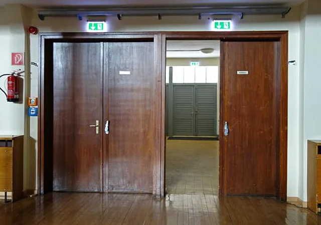 Eingang Saal