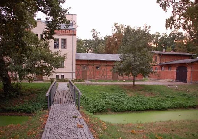 Brücke zur Südseite des Schlosses