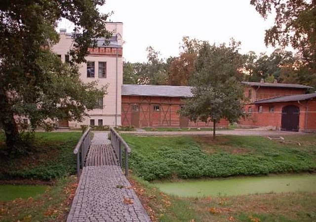 Brücke zur Südseite des Schlosses
