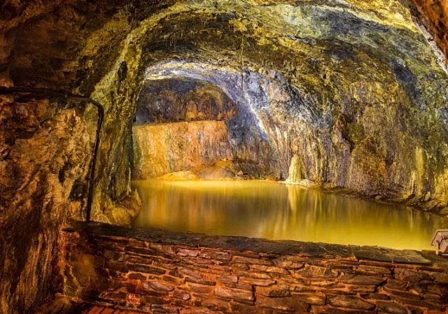 Rechte Quellgrotte