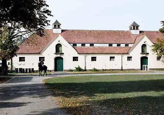 Trainieranstalt, Haus A, Stallungen