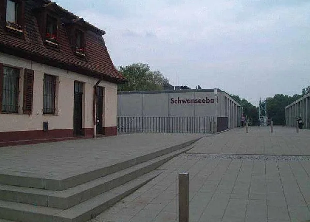 Eingangsbereich Westseite 