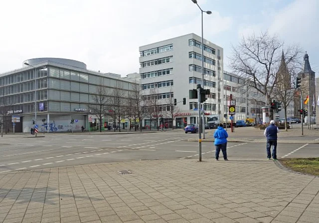Juri-Gagarin-Ring, Kreuzung Krämpferstraße