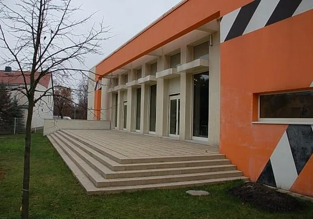Außenansicht mit Terrasse, Südwest