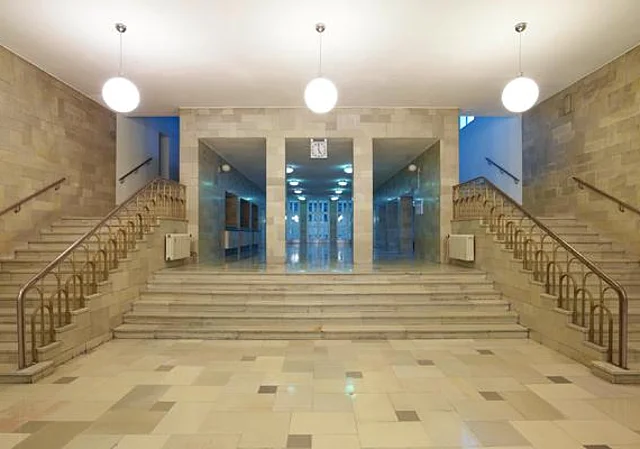 Foyer im EG, Blick Richtung in 50 m-Schwimmhalle