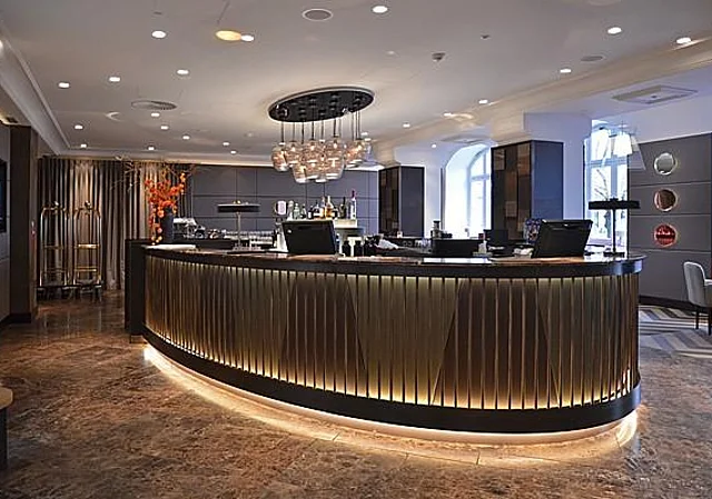 Rezeption und Bar