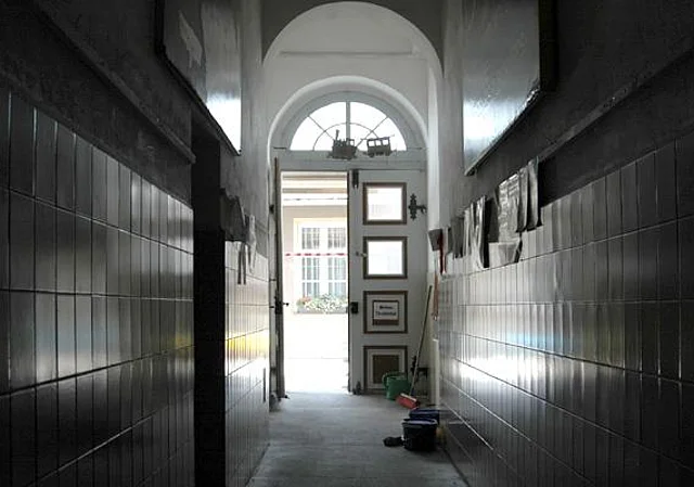 Maschinenhaus, Eingangsbereich, Blick zum Nebengebäude
