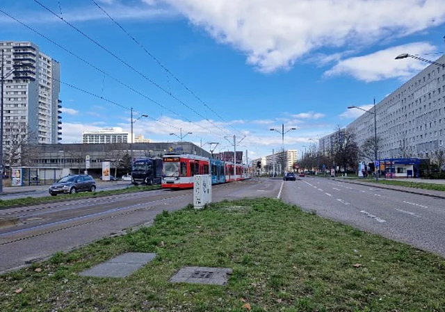 An der Magistrale, Blick stadteinwärts nach Osten