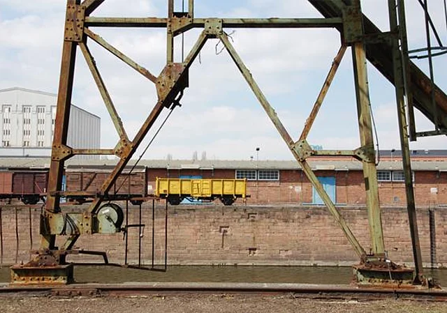 Blick vom Speicher zu den gegenüber liegenden Bauten nach Westen
