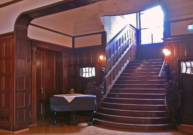 Treppe zum 1. Obergeschoss