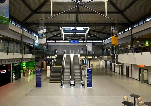Terminal B, Rolltreppen