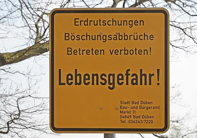 Warnbeschilderung am Roten Ufer