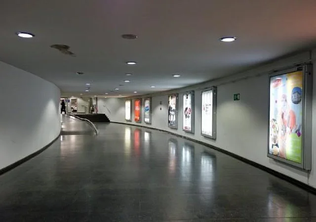 Durchgang zum Fahrstuhl