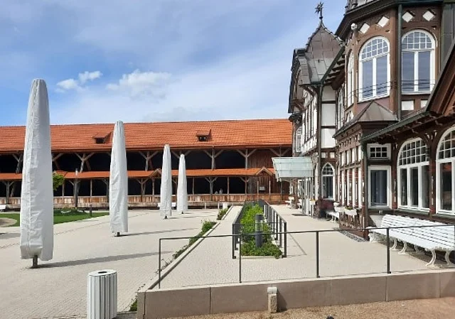 Eingang MIttelbau von der Seite