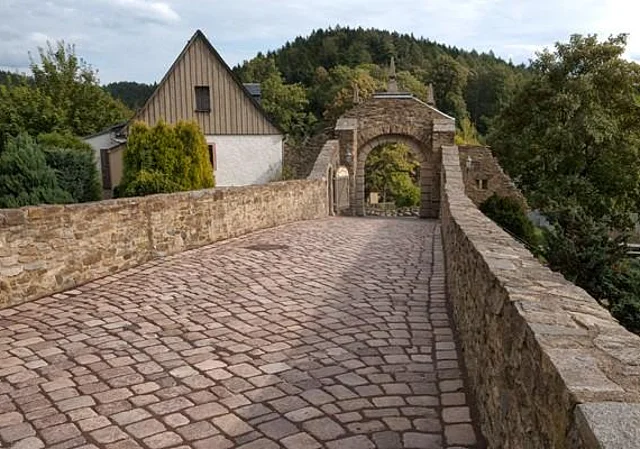 Brückenbau über dem Halsgraben (Gegenschuss)