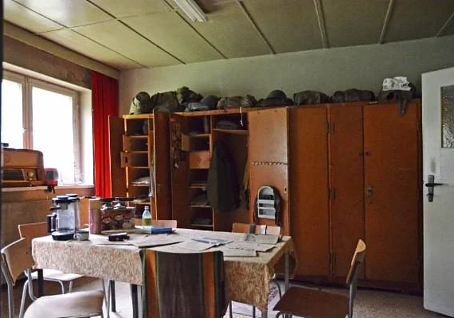 Militär-Museum Kossa, Unterkunftsgebäude, Stube
