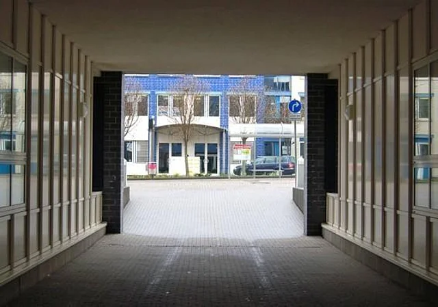 Zugang Innenhof, Blick zur Weißkopfstraße