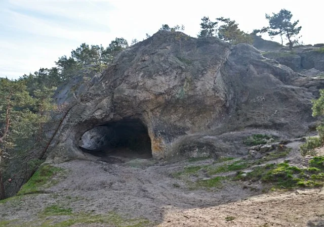 Sandsteinhöhle am Hamburger Wappen